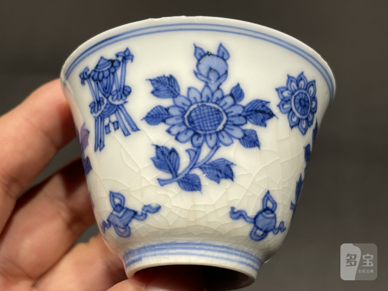 清康熙 浆胎青花菊托八宝纹杯一对 - 图11